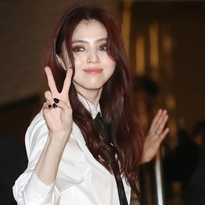 Jisoo - Han So Hee visual đối lập tại sự kiện, nhưng đều c&oacute; 1 điểm chung ở loạt ảnh cam thường! - Ảnh 11.