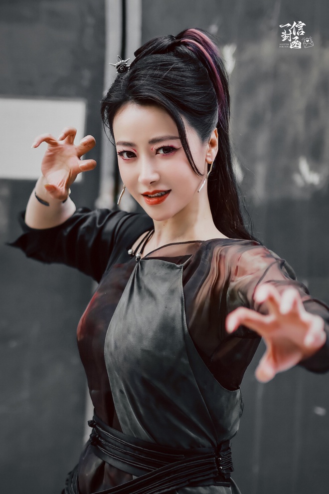Mỹ nhân là cô vợ được khao khát nhất showbiz: U50 vẫn không già đi, mặt sinh ra để vào vai ác - Ảnh 6. Mỹ nhân là cô vợ được khao khát nhất showbiz: U50 vẫn không già đi, mặt sinh ra để vào vai ác - Ảnh 6.