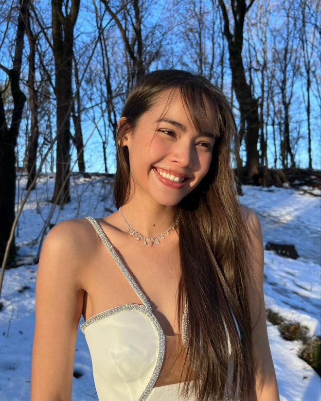 Bông hồng lai đẹp nhất Thái Lan Yaya Urassaya có style đẹp điên đảo, ngắm Instagram của nàng mà học được khối váy áo xinh - Ảnh 1.