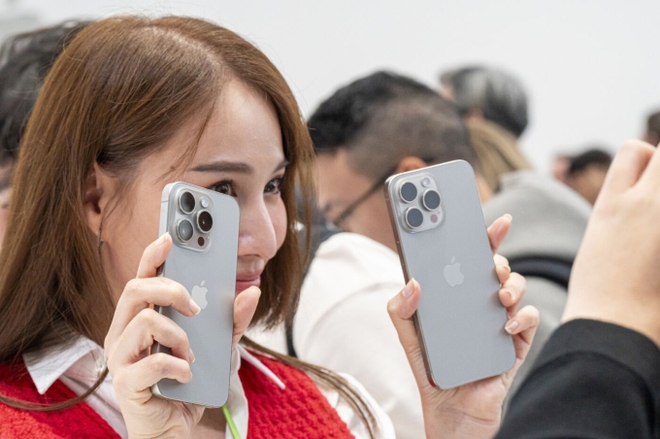 iPhone 15 khung titan cháy hàng chỉ sau đúng 1 phút mở bán tại Trung Quốc - Ảnh 1.