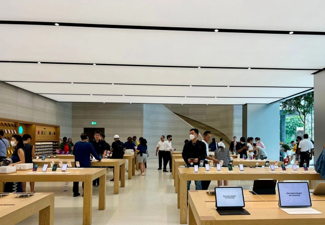Người Việt sang Th&aacute;i Lan, Singapore để mua sớm iPhone 15 nhưng năm nay đ&atilde; c&oacute; kh&aacute;c biệt - Ảnh 1.
