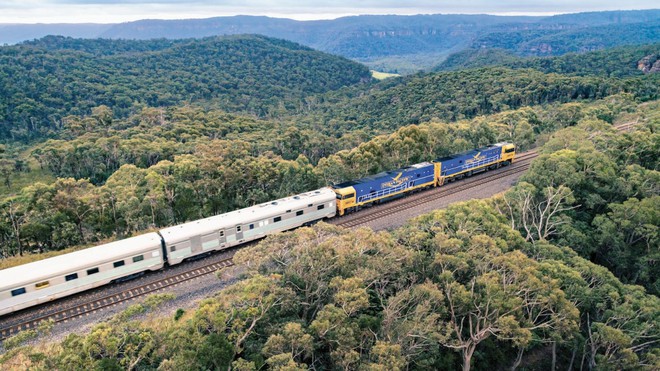 Có gì đặc biệt trên hành trình xe lửa dài 4352 km của Úc - Ảnh 2.