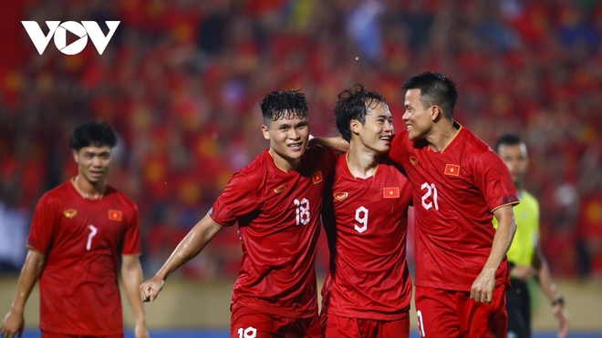 Bảng xếp hạng FIFA mới nhất: Vị trí của ĐT Việt Nam gây bất ngờ - Ảnh 1.