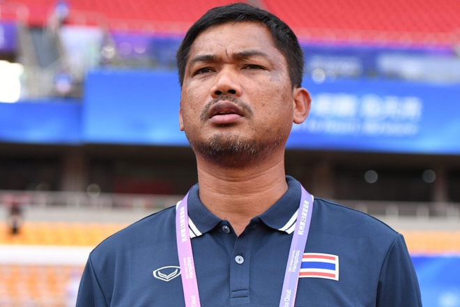 HLV Thái Lan xin lỗi vì thua 0-4 trước Olympic Hàn Quốc ở ASIAD 19 - Ảnh 2.