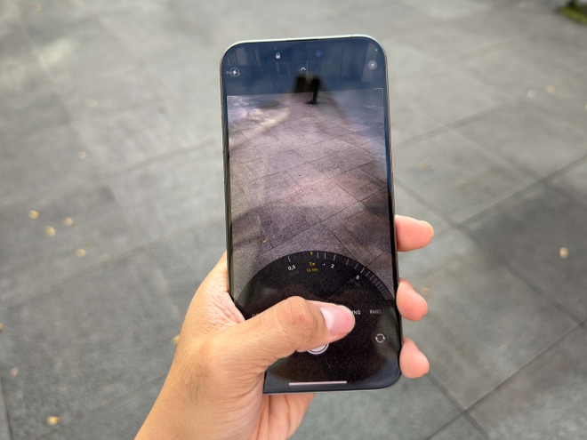 Mở hộp iPhone 15 Pro Max titan tự nhiên tại Singapore, phát hiện chi tiết mà nhiều người dùng sẽ thích - Ảnh 9.