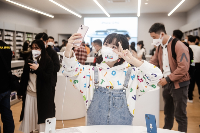 iPhone 15 bắt đầu nhận đặt trước tại Việt Nam: Đại l&yacute; đua khuyến mại, phi&ecirc;n bản Pro Max dễ ch&aacute;y h&agrave;ng - Ảnh 5.