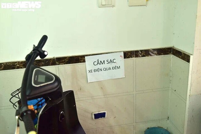 Y&ecirc;u cầu chuyển xe điện khỏi chung cư mini: Kh&aacute;ch thu&ecirc; v&agrave; chủ nh&agrave; c&ugrave;ng lo lắng - Ảnh 2.
