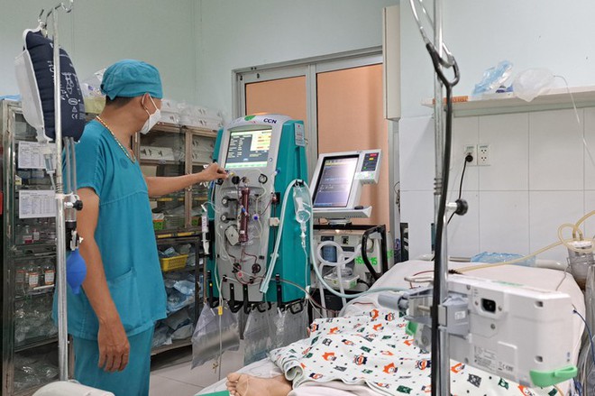 Li&ecirc;n tiếp 2 b&eacute; trai mắc bệnh dại nhập viện nguy kịch - Ảnh 1.