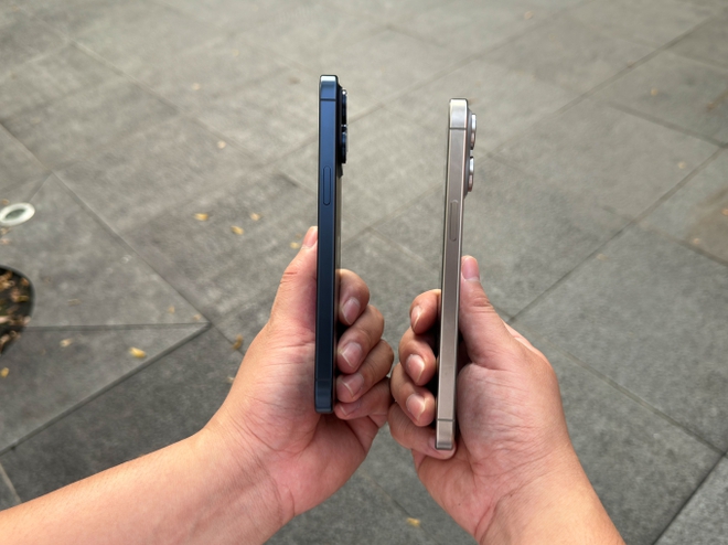 Mở hộp iPhone 15 Pro Max titan tự nhiên tại Singapore, phát hiện chi tiết mà nhiều người dùng sẽ thích - Ảnh 4.