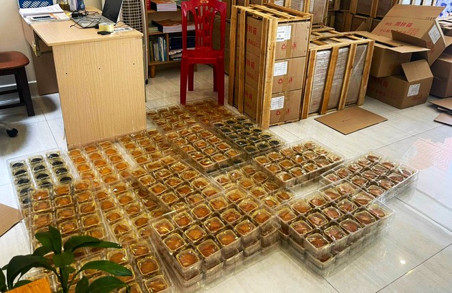 Đà Nẵng: Phát hiện 4000 hộp bánh Trung thu và thạch trái cây không rõ nguồn gốc - Ảnh 1.