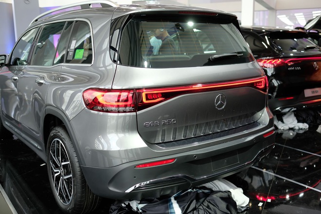 Cận cảnh 3 mẫu xe SUV thuần điện mới ra mắt của Mercedes-Benz tại Việt Nam: Bản cao nhất giá gần 5 tỷ đồng có gì hấp dẫn? - Ảnh 7.