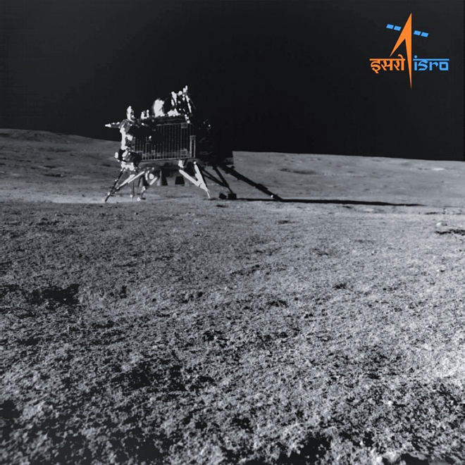 Tàu thám hiểm Mặt Trăng của Ấn Độ có thể sẽ không bao giờ thức giấc - Ảnh 1.