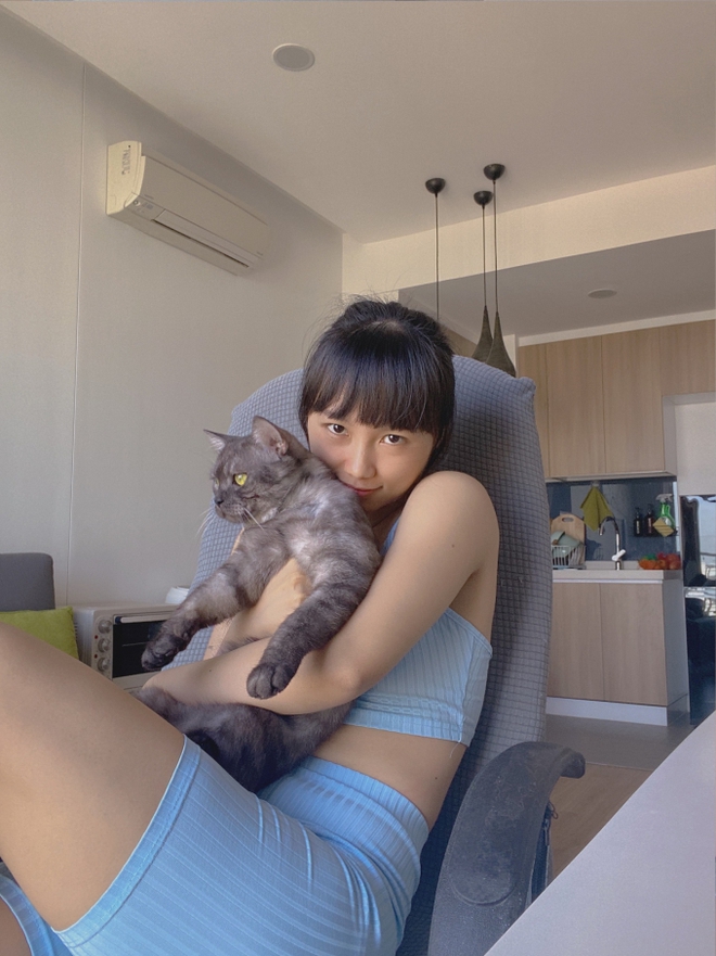 Nỗi niềm &ldquo;con sen: Mỗi th&aacute;ng tốn gần 5 triệu nu&ocirc;i ch&oacute; m&egrave;o, lỡ bị bệnh th&igrave; hết lu&ocirc;n 2 triệu/ tuần - Ảnh 1.