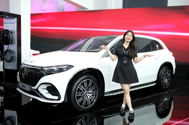 Cận cảnh 3 mẫu xe SUV thuần điện mới ra mắt của Mercedes-Benz tại Việt Nam: Bản cao nhất giá gần 5 tỷ đồng có gì hấp dẫn? - Ảnh 1.