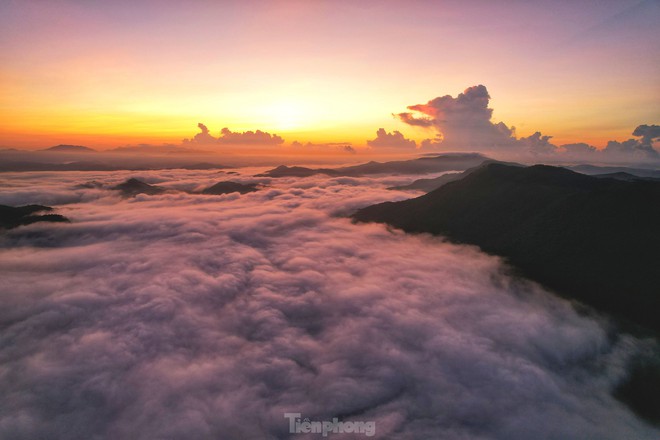 Săn mây trên đỉnh Phượng Hoàng - toạ độ check in sống ảo mới cực đẹp ở Quảng Ninh - Ảnh 6.