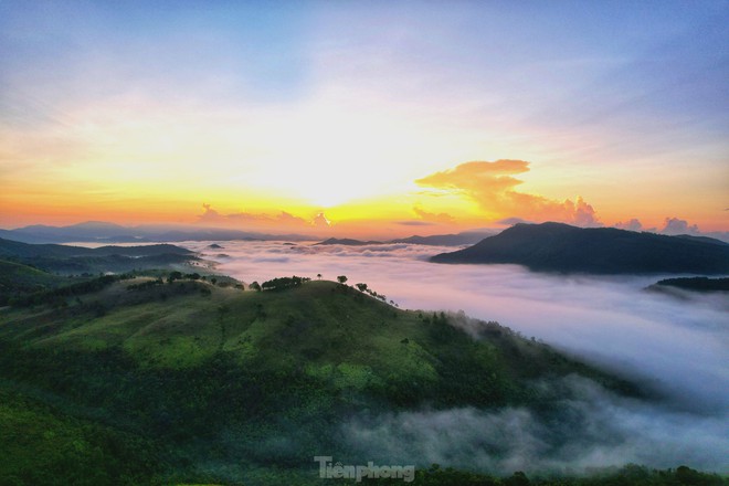 Săn mây trên đỉnh Phượng Hoàng - toạ độ check in sống ảo mới cực đẹp ở Quảng Ninh - Ảnh 4.