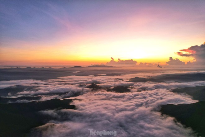 Săn mây trên đỉnh Phượng Hoàng - toạ độ check in sống ảo mới cực đẹp ở Quảng Ninh - Ảnh 12.