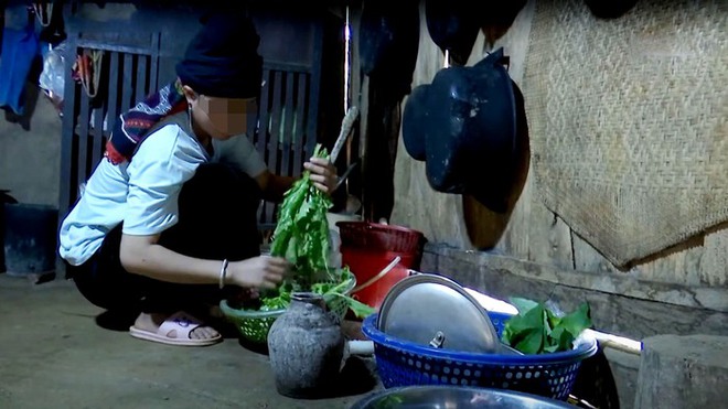 Dọa ăn l&aacute; ng&oacute;n nếu kh&ocirc;ng được... tảo h&ocirc;n - Ảnh 3.