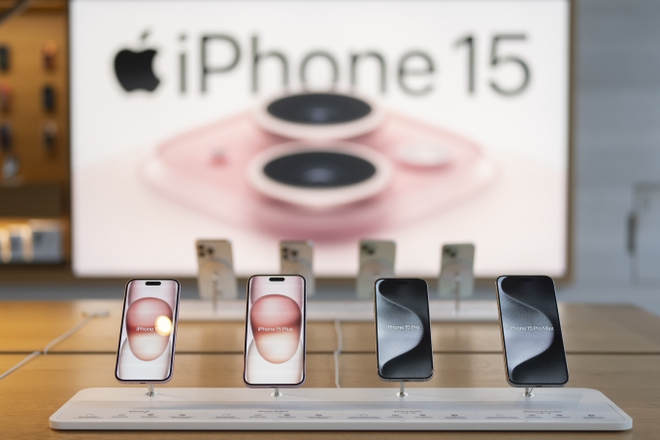 iPhone 15 Pro Max xách tay quay đầu giảm, mất giá hơn 30 triệu đồng sau vài ngày về Việt Nam - Ảnh 2.