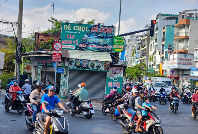 Căn nhà độc nhất với 4 mặt tiền ở TPHCM được tháo dỡ sau 10 năm - Ảnh 2.