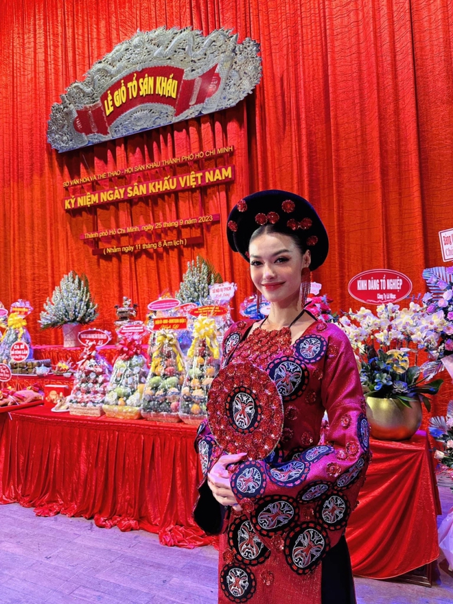 NS Hoài Linh lộ diện ở đền thờ Tổ 100 tỷ, Nam Thư cùng dàn sao tham dự ngày 1 giỗ Tổ ngành sân khấu - Ảnh 8.