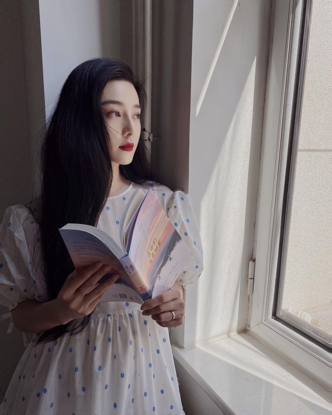 Đẳng cấp chị đại Cbiz Phạm Băng Băng: U45 vẫn giữ vững phong độ mặc đẹp, ngắm style đời thường mà mê - Ảnh 4.