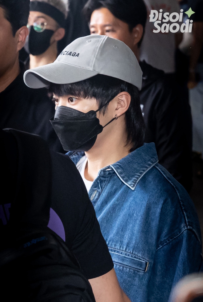 Vừa đến Việt Nam, Xiumin (EXO) đã khoe visual cưng xỉu trong chiếc nón lá fan tặng! - Ảnh 9.