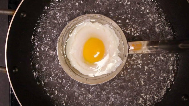 Trương Mạn Ngọc tuổi 59 da vẫn trắng mịn: Bí quyết nằm ở 1 thức uống buổi sáng và 2 cách ăn trứng gà - Ảnh 4.