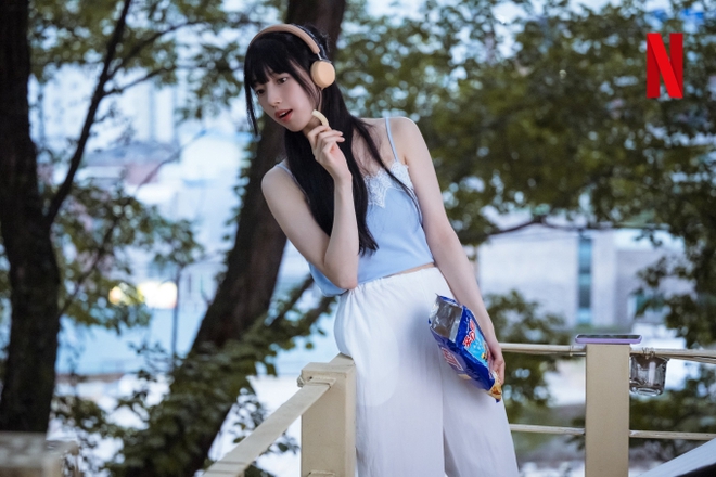 Suzy xinh đẹp đến s&aacute;ng bừng khung h&igrave;nh ở phim mới, nhan sắc thăng hạng cực mạnh khiến ai cũng m&ecirc; mẩn - Ảnh 4.