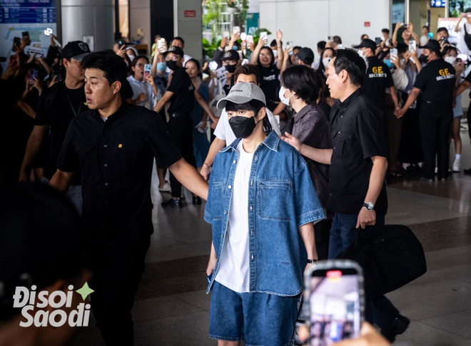 Vừa đến Việt Nam, Xiumin (EXO) đã khoe visual cưng xỉu trong chiếc nón lá fan tặng! - Ảnh 8.