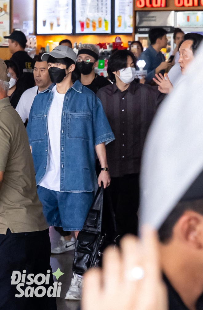 Vừa đến Việt Nam, Xiumin (EXO) đã khoe visual cưng xỉu trong chiếc nón lá fan tặng! - Ảnh 7.