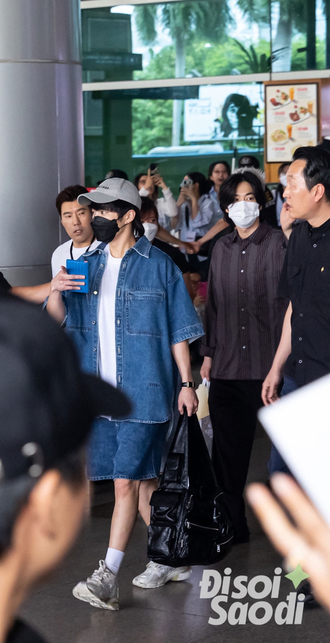 Vừa đến Việt Nam, Xiumin (EXO) đã khoe visual cưng xỉu trong chiếc nón lá fan tặng! - Ảnh 6.