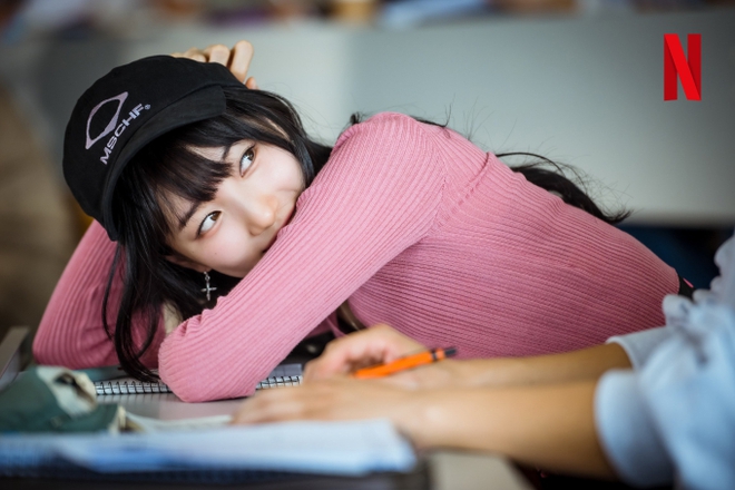 Suzy xinh đẹp đến s&aacute;ng bừng khung h&igrave;nh ở phim mới, nhan sắc thăng hạng cực mạnh khiến ai cũng m&ecirc; mẩn - Ảnh 1.