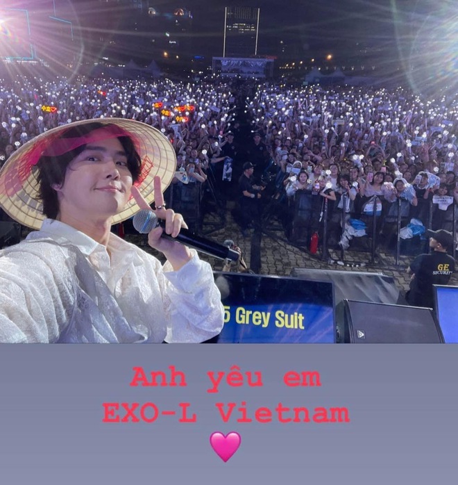 Trưởng nhóm EXO Suho đội nón lá, tỏ tình fan Việt ngay giữa đêm: Anh yêu các em - Ảnh 4.