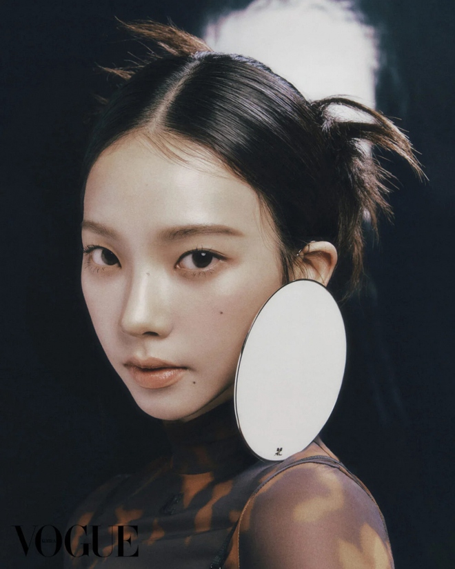Karina (aespa) khoe vẻ đẹp s&agrave;nh điệu, hiện đại tr&ecirc;n Vogue H&agrave;n Quốc - Ảnh 1.
