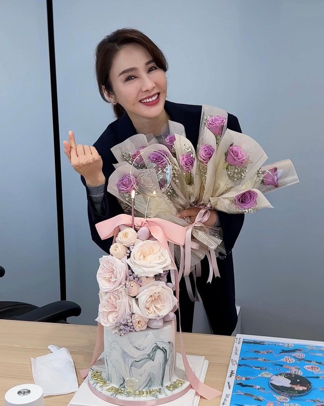 Lê Tư 52 tuổi nhưng được khen như 30 - Ảnh 1.