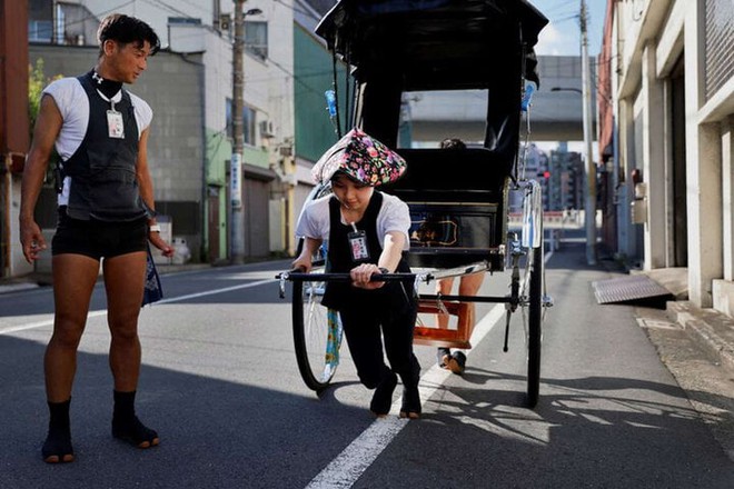 Những cô gái Nhật làm nghề kéo xe - Ảnh 3.