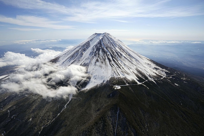 Cảnh tượng khó tin ở núi Phú Sĩ - biểu tượng của nước Nhật: Hàng triệu du khách chen chúc, rác thải ngập ngụa - Ảnh 5.