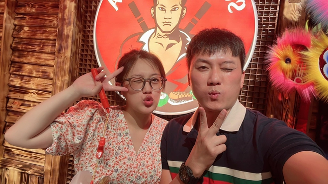 Qu&aacute;ch Ngọc Tuy&ecirc;n kể chuyện gọi mẹ vợ l&agrave; chị, c&oacute; 2 con vẫn chưa một lần tỏ t&igrave;nh với vợ - Ảnh 4.