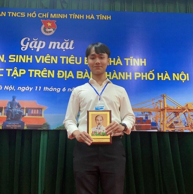 Thủ khoa Đại học B&aacute;ch khoa H&agrave; Nội 10 kỳ đều đạt học bổng hạng A - Ảnh 2.