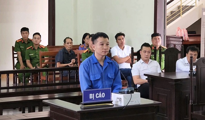 Quay ph&oacute;ng sự tệ nạn b&oacute;ng cười rồi cưỡng đoạt tiền của qu&aacute;n karaoke - Ảnh 1.