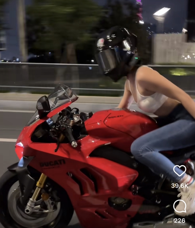 Ngọc Trinh gây phẫn nộ vì đăng clip thả tay lái, tạo dáng nguy hiểm khi điều khiển xe moto - Ảnh 7.