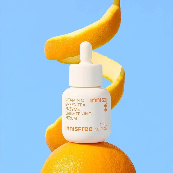 6 lưu &yacute; khi d&ugrave;ng serum vitamin C để giảm th&acirc;m n&aacute;m, l&agrave;m trắng da - Ảnh 2.