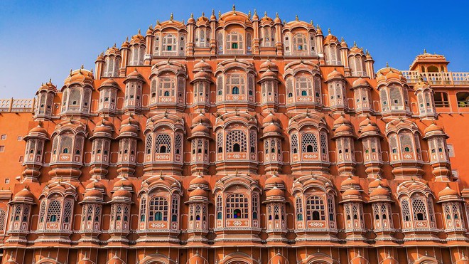 Cung điện gió Hawa Mahal đi trước thời đại - Ảnh 1.