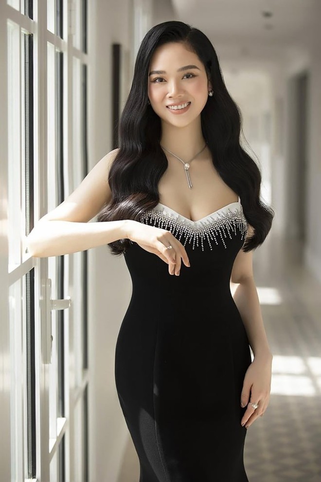 Cuộc sống sau 21 năm đăng quang của Hoa hậu Việt Nam bí ẩn nhất showbiz - Ảnh 6.
