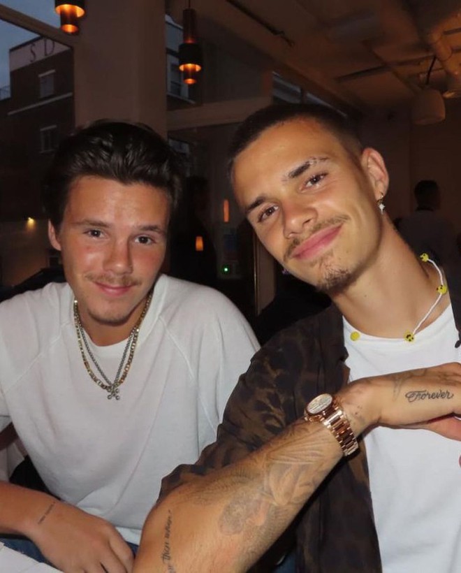 Vợ chồng David Beckham mừng sinh nhật con trai Romeo, chia sẻ khoảnh khắc gia đ&igrave;nh ấm &aacute;p - Ảnh 5.