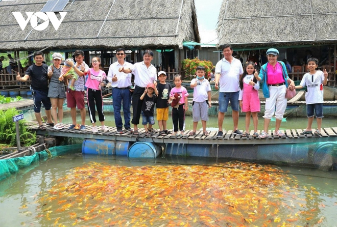 Du khách hào hứng với nhiều hoạt động vui chơi mới lạ tại Cần Thơ - Ảnh 1.