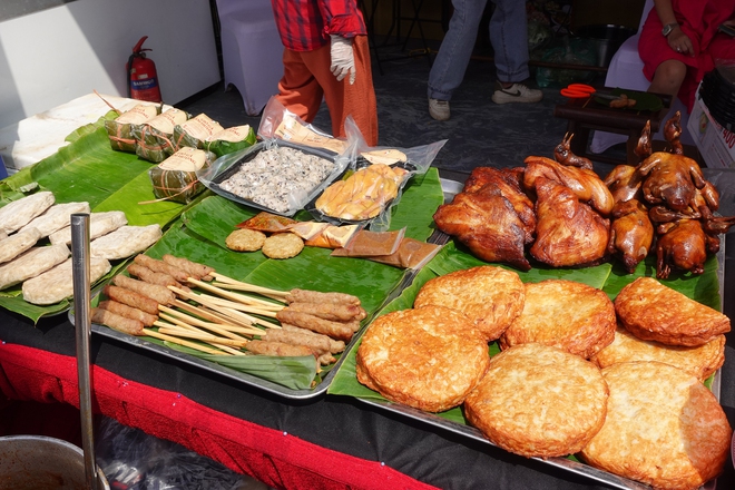 Ảnh: Hàng loạt món ăn ngon khắp Việt Nam góp mặt tại Festival Thu Hà Nội 2023, thu hút nhiều người thưởng thức - Ảnh 6.