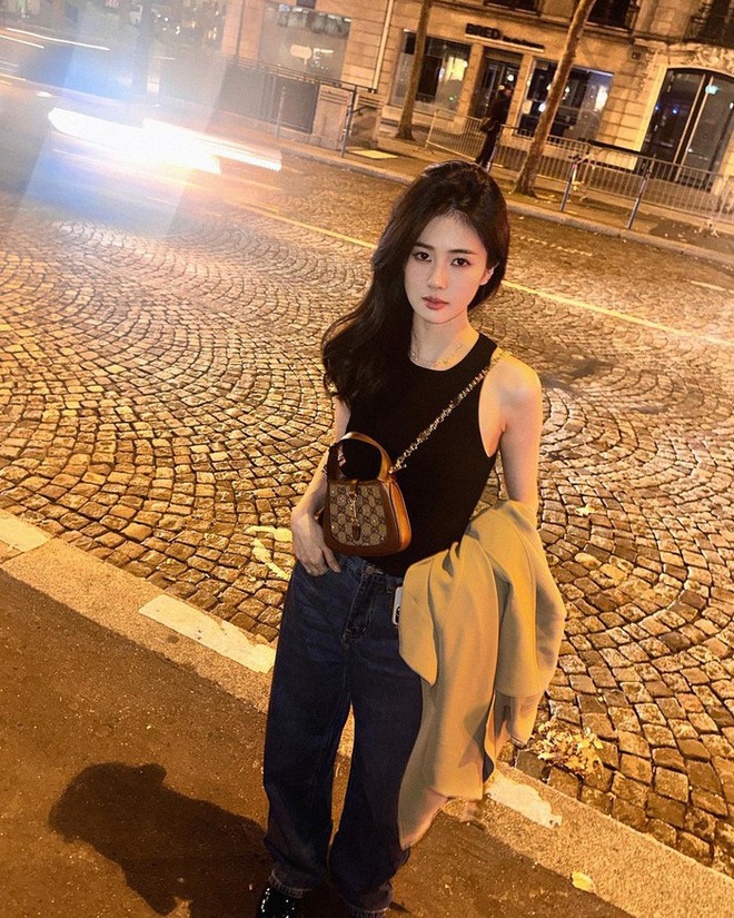 Street style trẻ trung, c&aacute; t&iacute;nh c&aacute;c tiểu hoa tại Fashion Week - Ảnh 4.