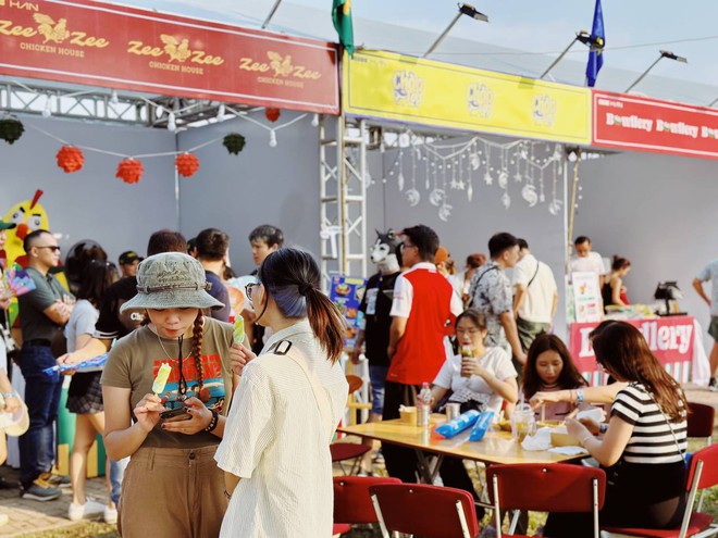 Loạt gian hàng ẩm thực độc đáo đổ bộ Hay Fest 2023 khiến giới trẻ thích thú khám phá - Ảnh 3.